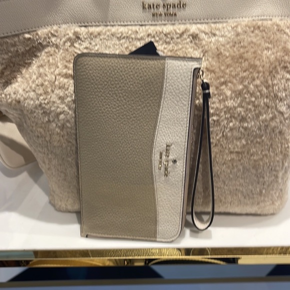 Kate Spade Medium Lucy Colorblock L-Zip Wristlet Pebble Leather 
Light Sand 
NWT - Picture 14 of 16